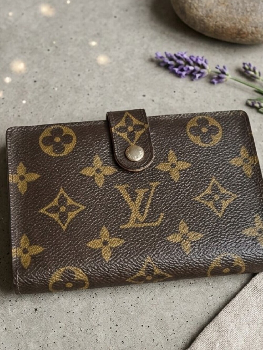 Vintage Louis Vuitton Malletier Monogram Kiss-Lock Wallet